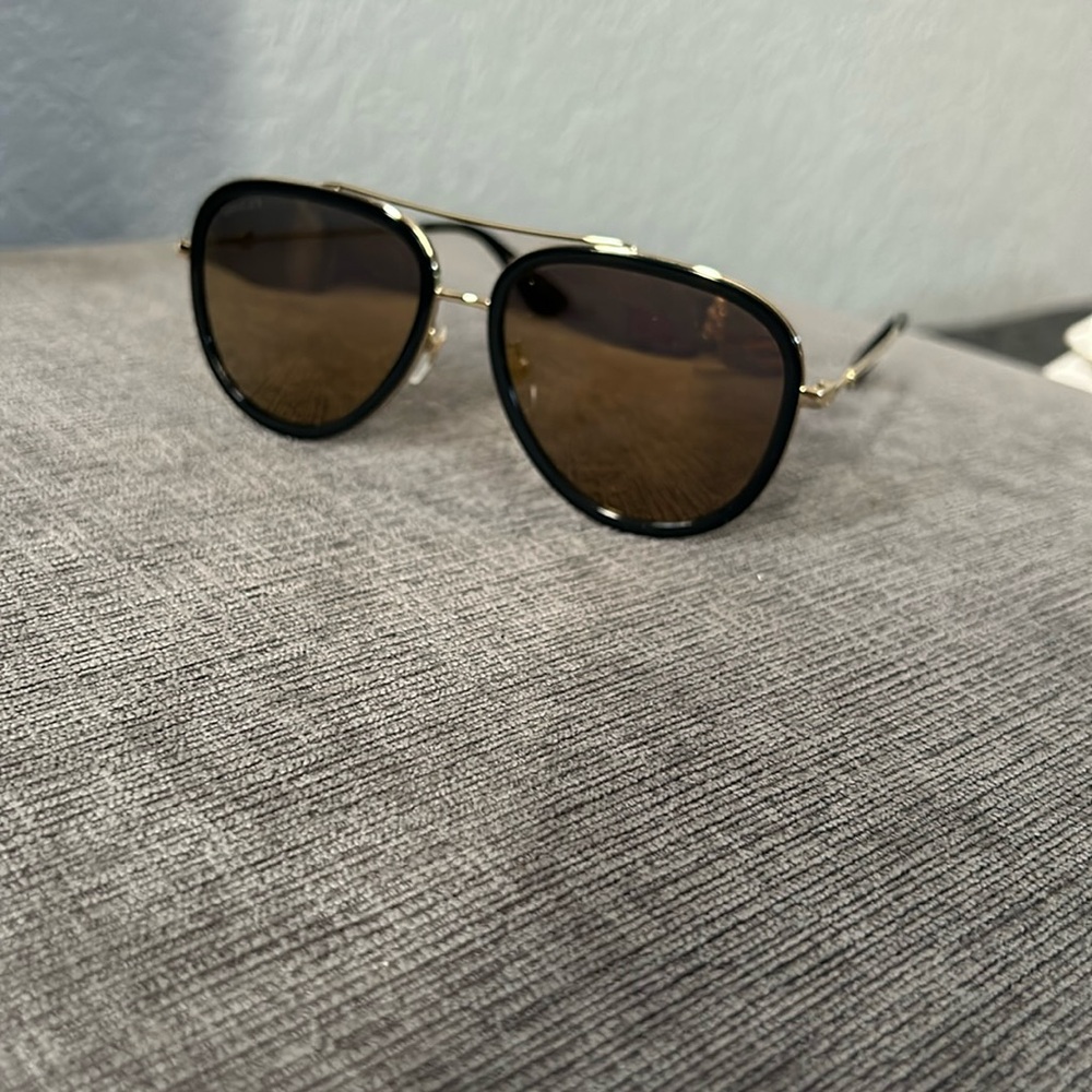 Gucci sunglasses black and gold GG00062S
